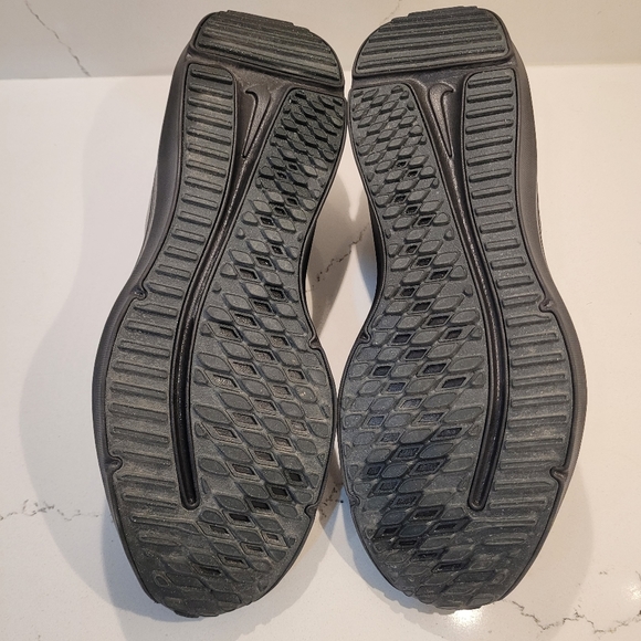 Nike Downshifter 12  Men's size 9US - Picture 9 of 12